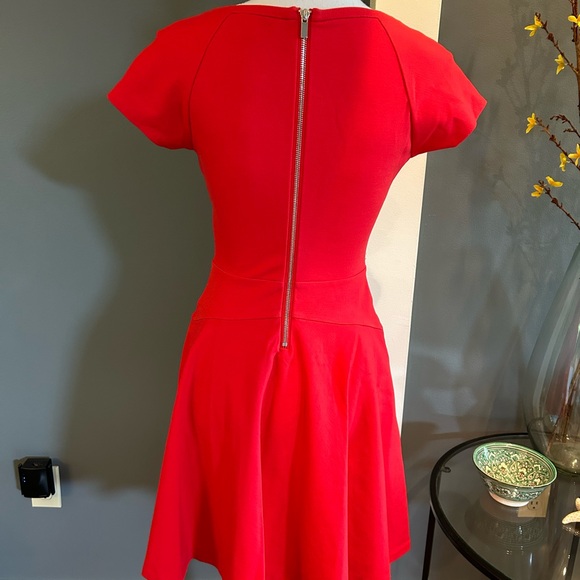 Diane Von Furstenberg Red Dress~Size 4 - Picture 5 of 7